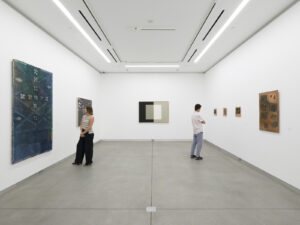 Tracing the Edge, installation view, Benton Museum of Art at Pomona College, August 23, 2023–January 7, 2024. Photo: Jeff Mclane.